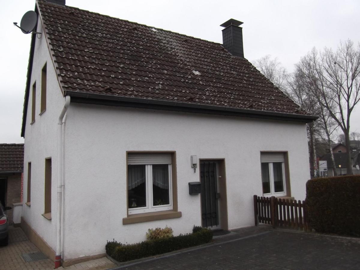 Ferienhaus Und Ferienwohnung Knappstein Mohnesee Bagian luar foto